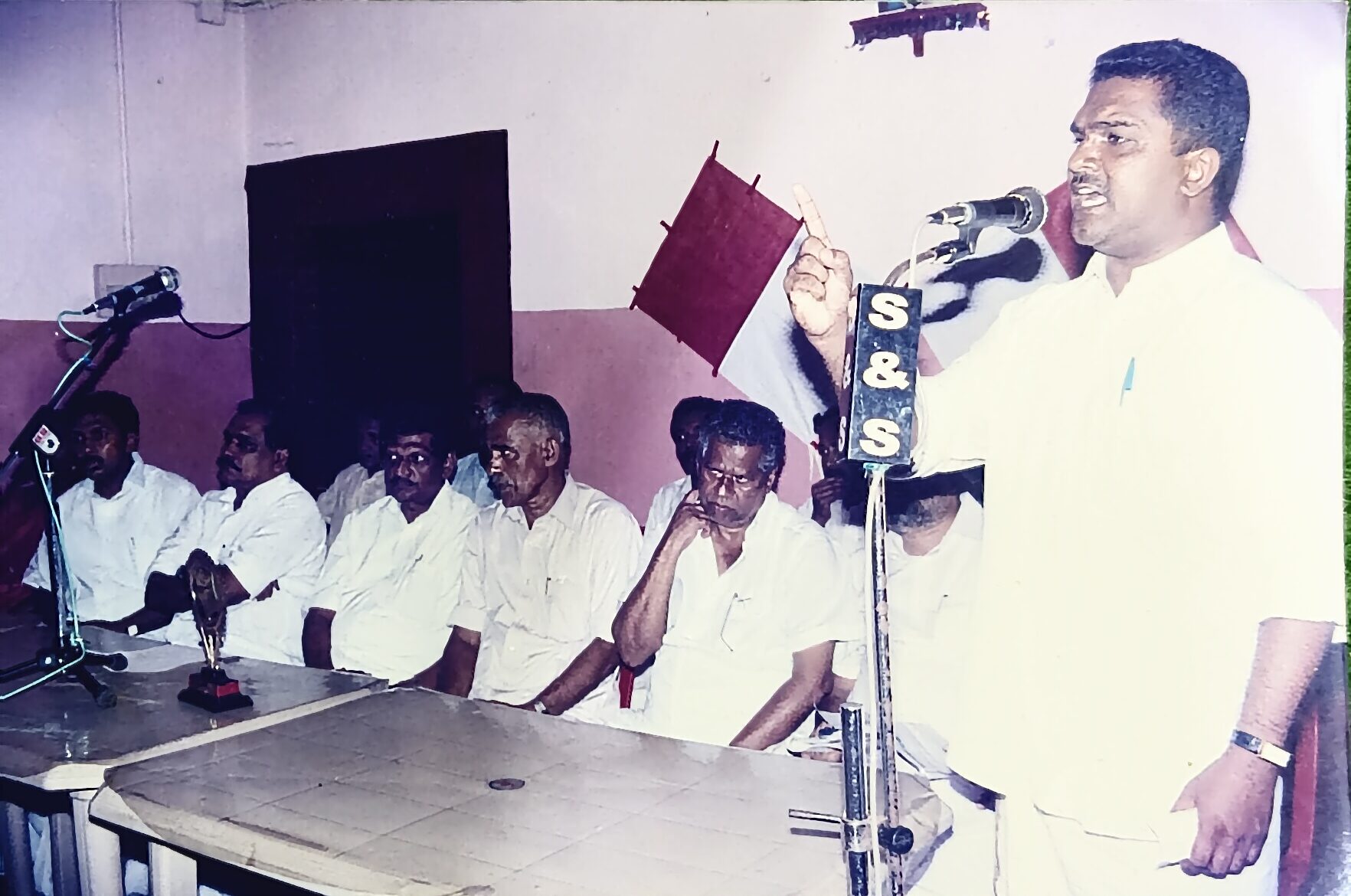 filter: null; fileterIntensity: null; filterMask: null; captureOrientation: 180;
runfunc: 0; algolist: 0;
multi-frame: 1;
brp_mask:0;
brp_del_th:0.0000,0.0000;
brp_del_sen:0.0000,0.0000;
motionR: null;
delta:1;
bokeh:1;
module: document;hw-remosaic: false;touch: (-1.0, -1.0);sceneMode: 8;cct_value: 0;AI_Scene: (16, 0);aec_lux: 322.0;aec_lux_index: 0;albedo:  ;confidence:  ;motionLevel: 0;weatherinfo: null;temperature: 43;